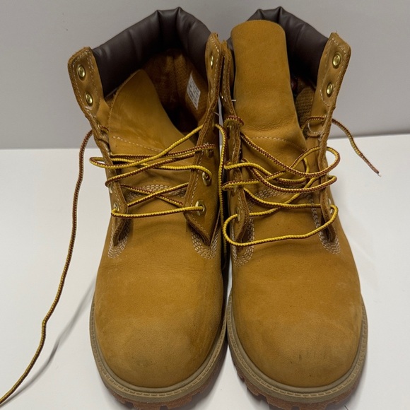 Timberland 6-Inch Premium Wheat Nubuck Boot Junior Size 7 - Picture 2 of 13